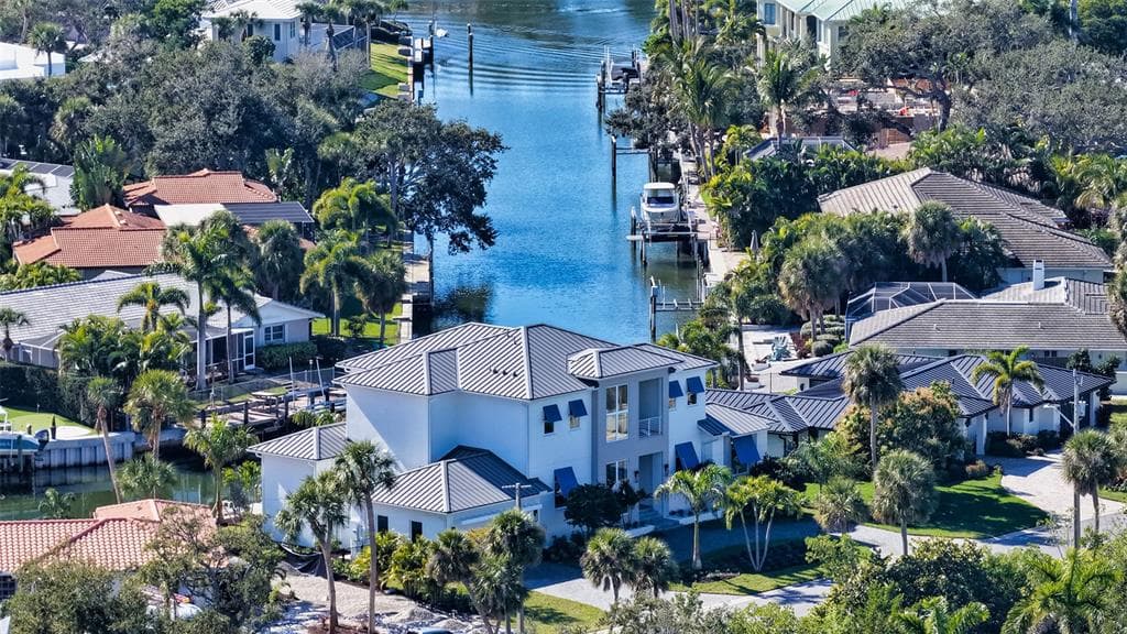 558 VENICE LANE photo 4