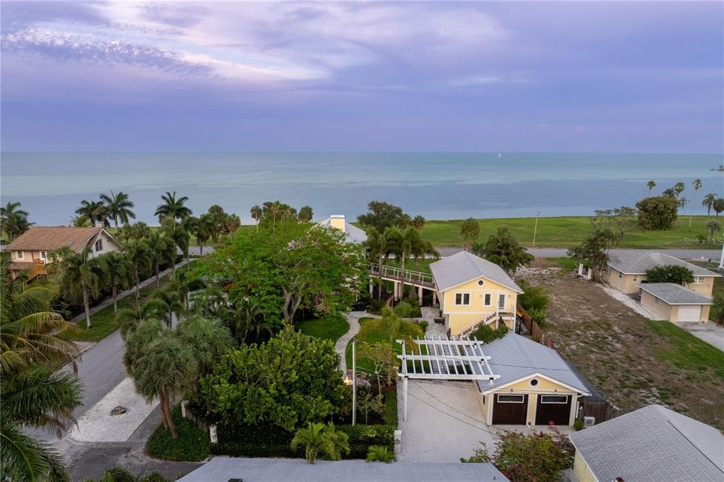 1803 BEACH DRIVE SE photo 3