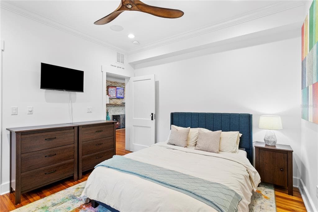 1803 BEACH DRIVE SE photo 25