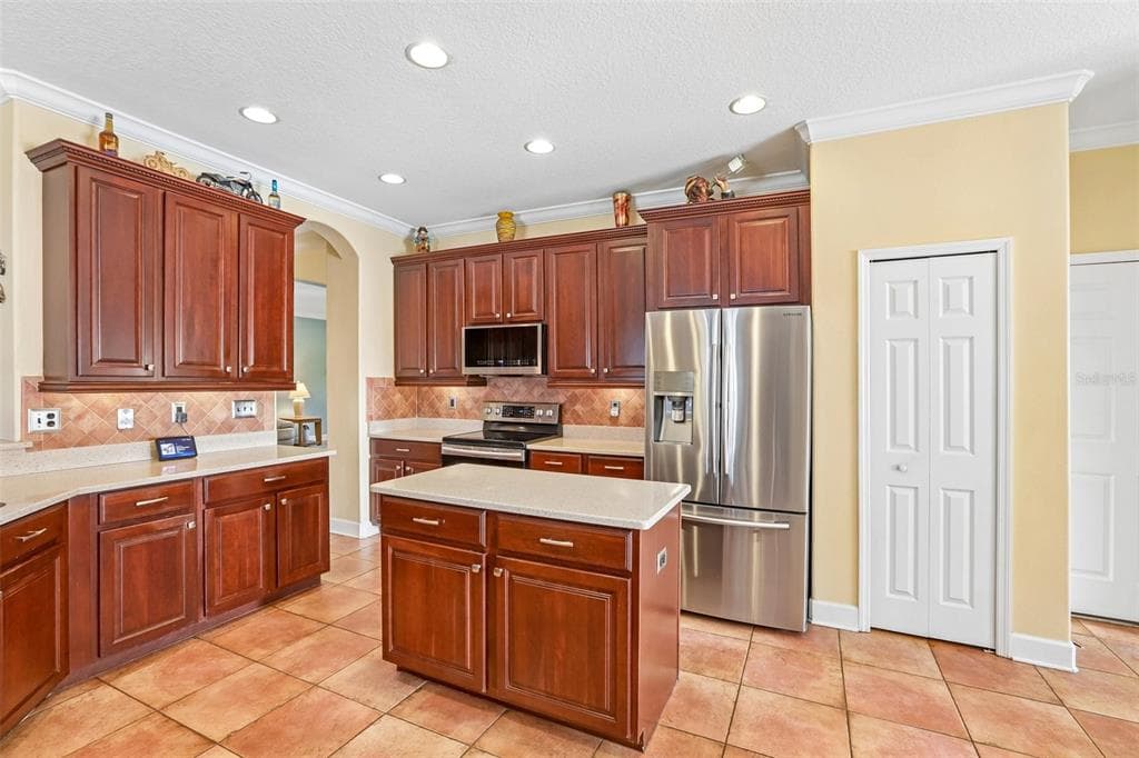 1638 MIRA LAGO CIRCLE photo 16