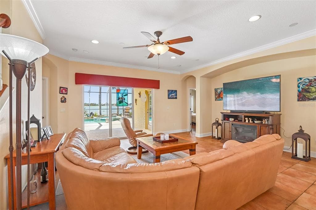1638 MIRA LAGO CIRCLE photo 22