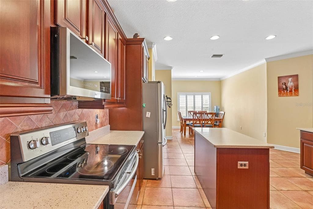 1638 MIRA LAGO CIRCLE photo 18
