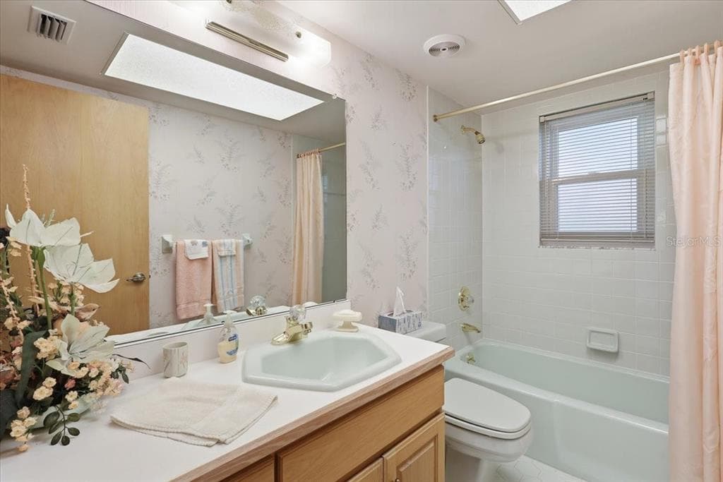 23 CHRISTOPHER COURT photo 12