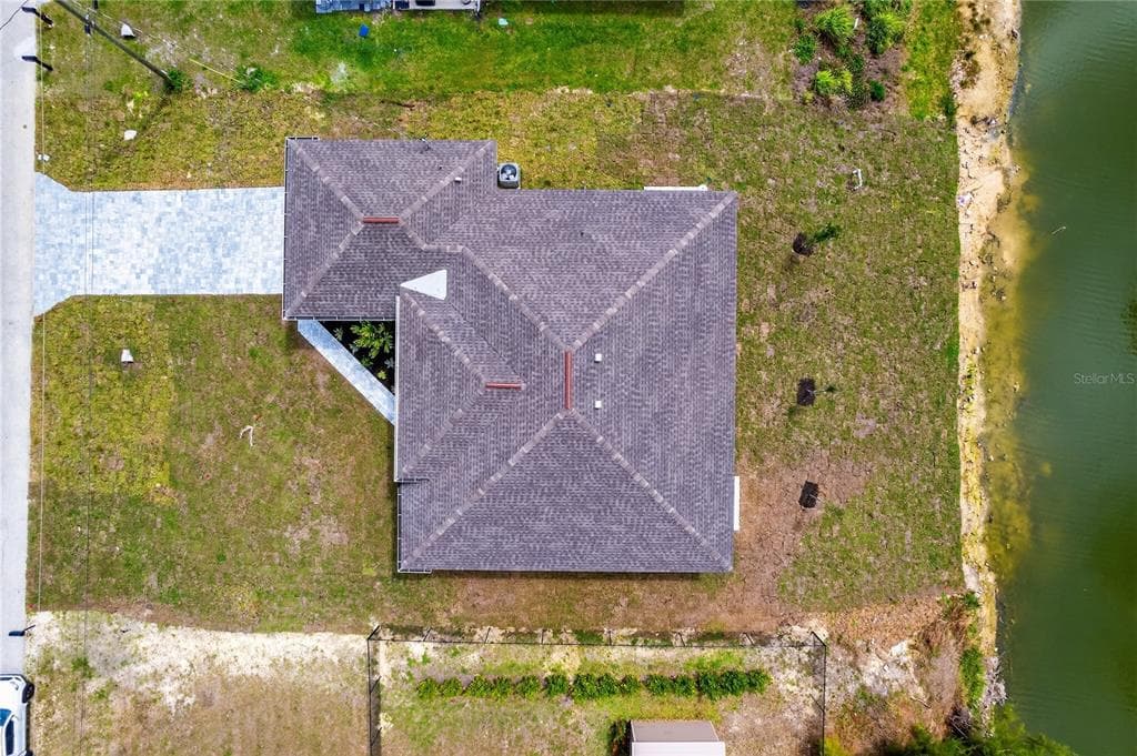2210 NW 2ND AVENUE photo 8