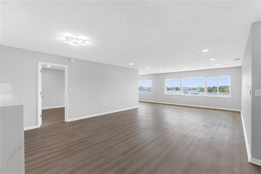 100 BLUFF VIEW DRIVE 404C photo 11