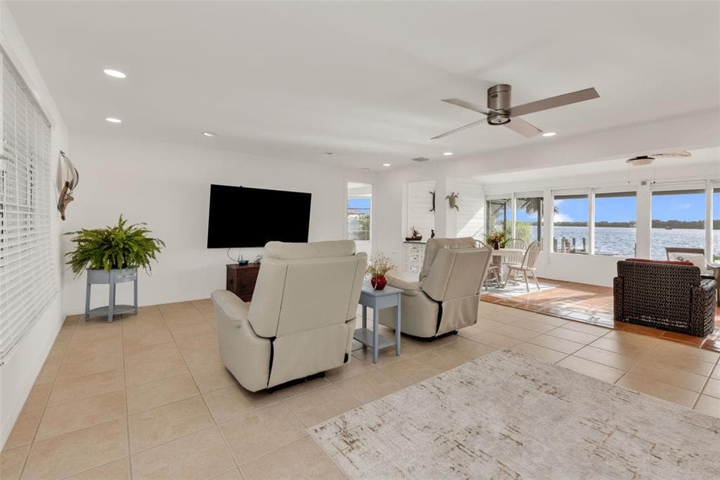 2308 HARBOUR DRIVE photo 6