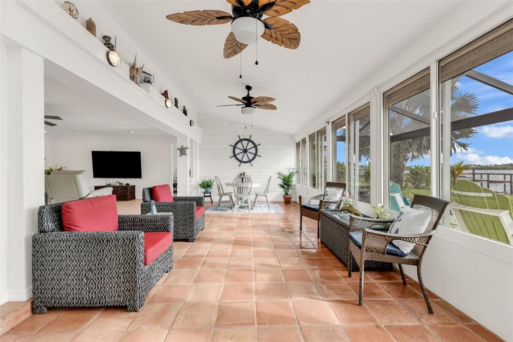 2308 HARBOUR DRIVE photo 18