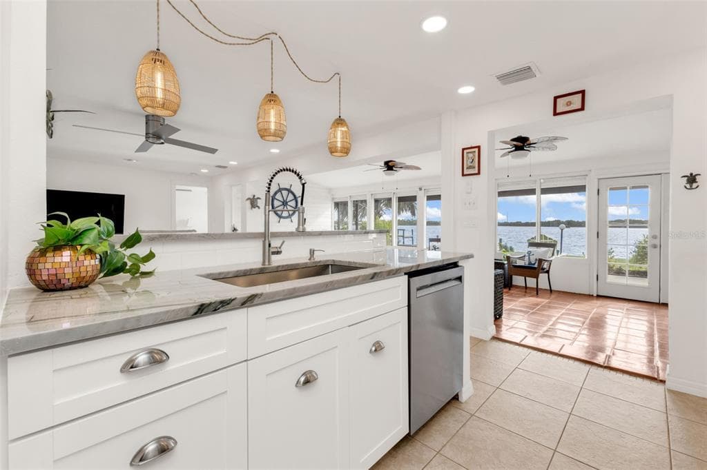 2308 HARBOUR DRIVE photo 15