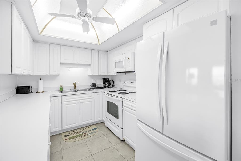 5220 BRITTANY DRIVE S 1202 photo 15