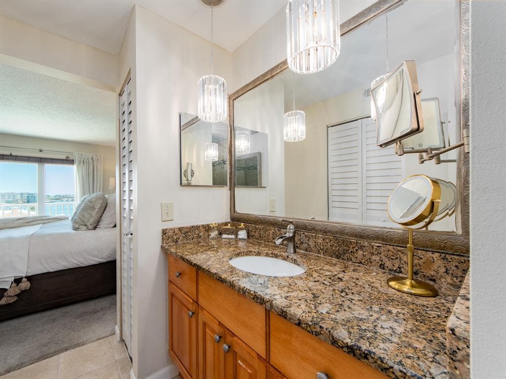 610 ISLAND WAY 407 photo 22
