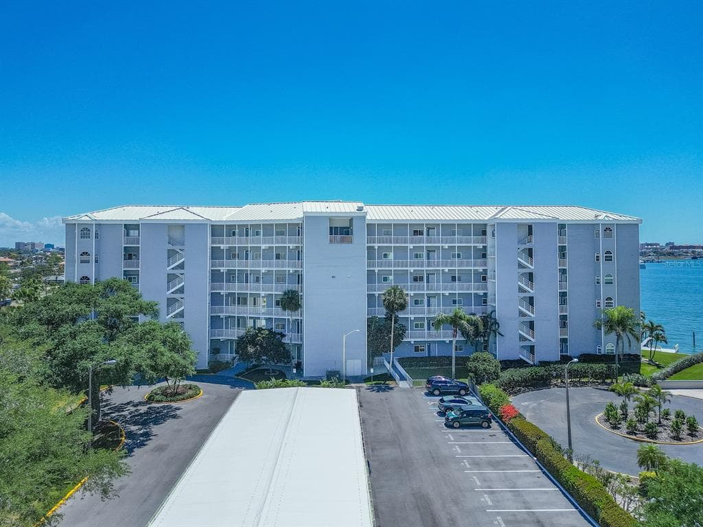 610 ISLAND WAY #407 4