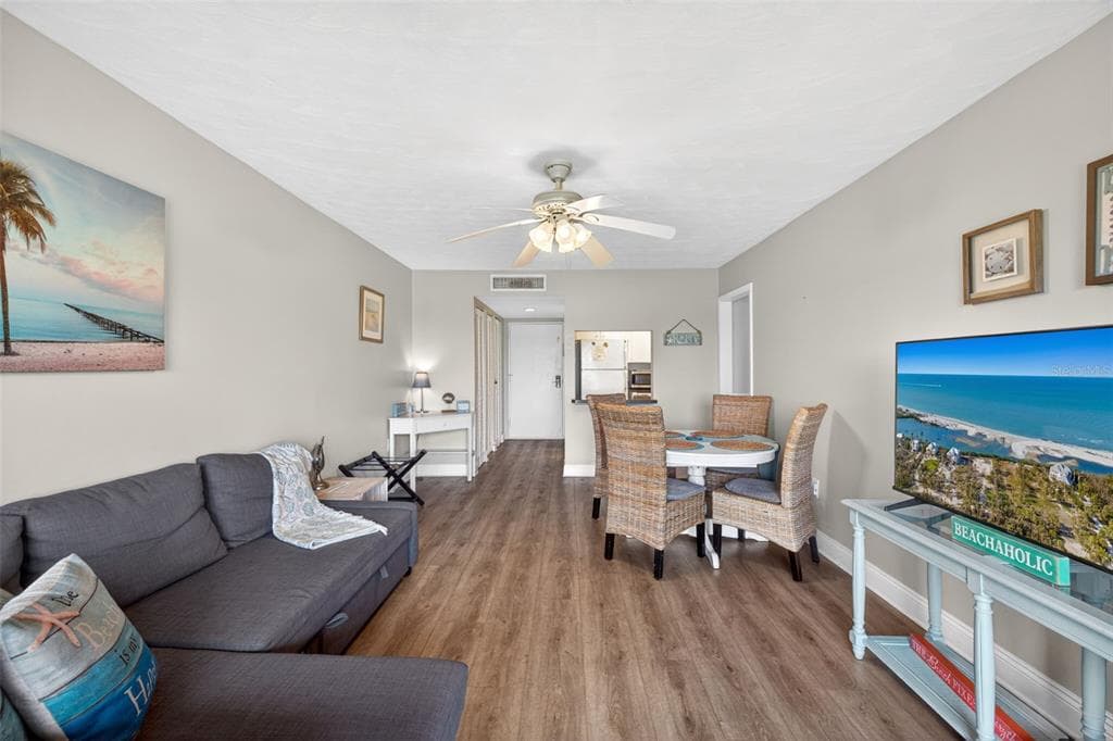 19451 GULF BOULEVARD 204 photo 6