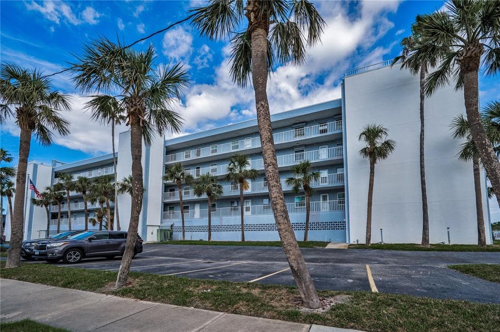 18325 GULF BOULEVARD 308 photo 2