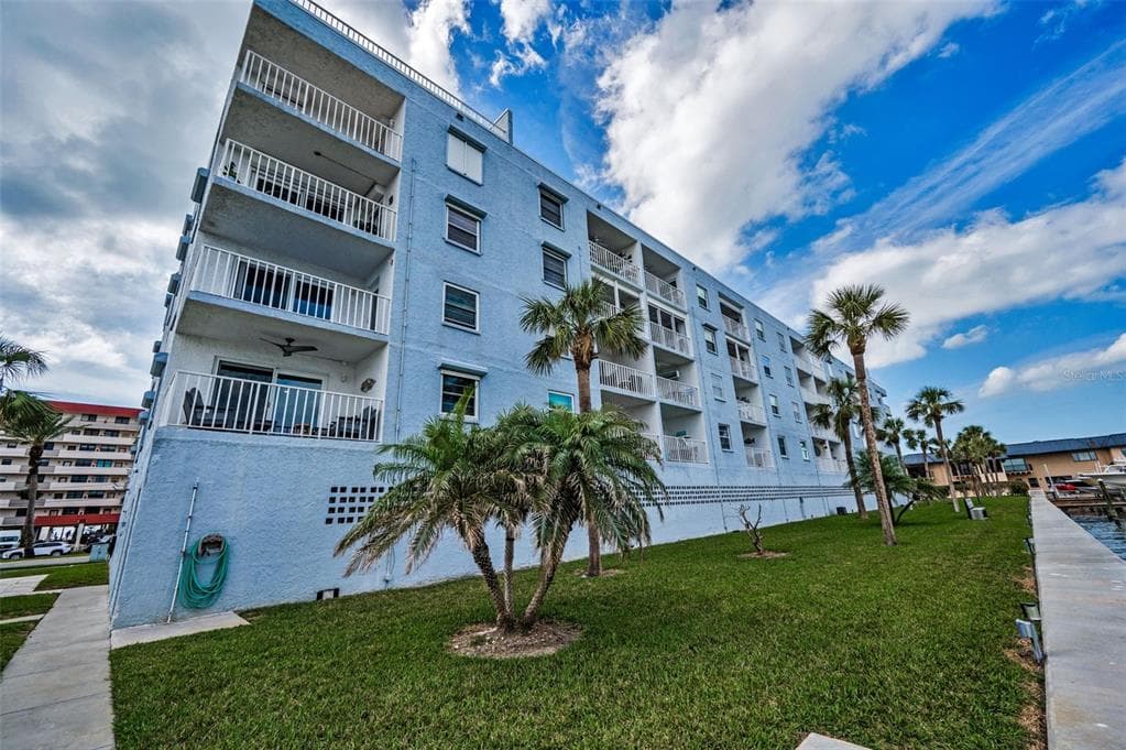 18325 GULF BOULEVARD 308 photo 7