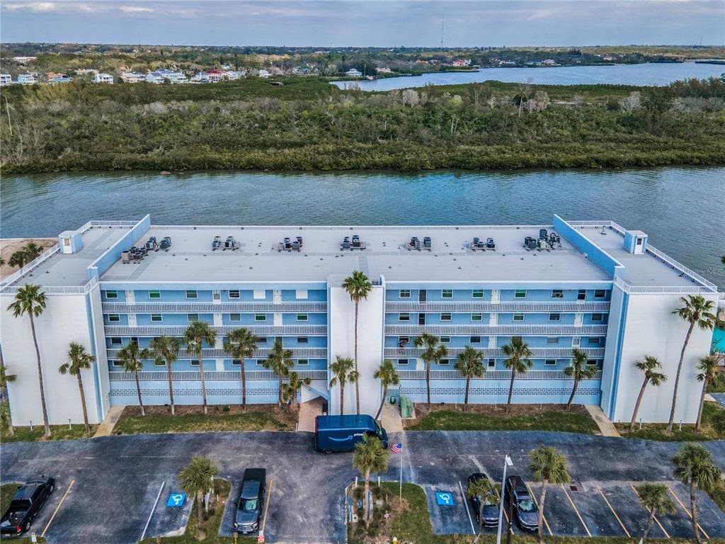 18325 GULF BOULEVARD 308 photo 1