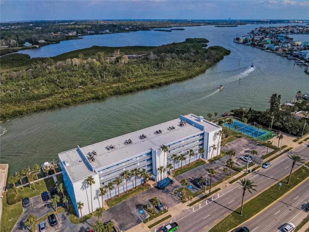18325 GULF BOULEVARD 308 photo 5