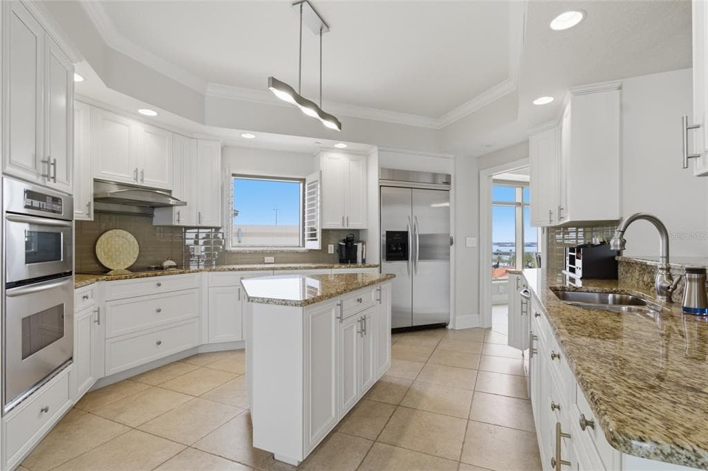 11 BAYMONT STREET 608 photo 16
