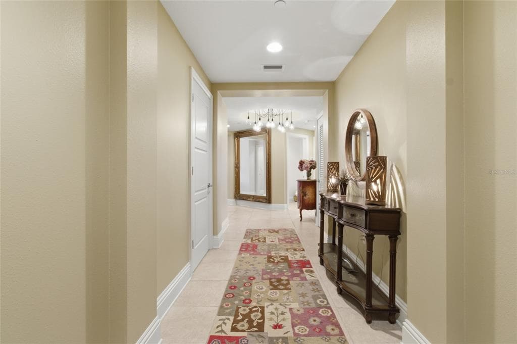 11 BAYMONT STREET 608 photo 3
