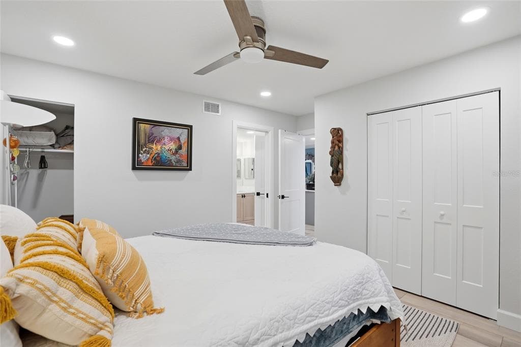 363 PINELLAS BAYWAY S 29 photo 4