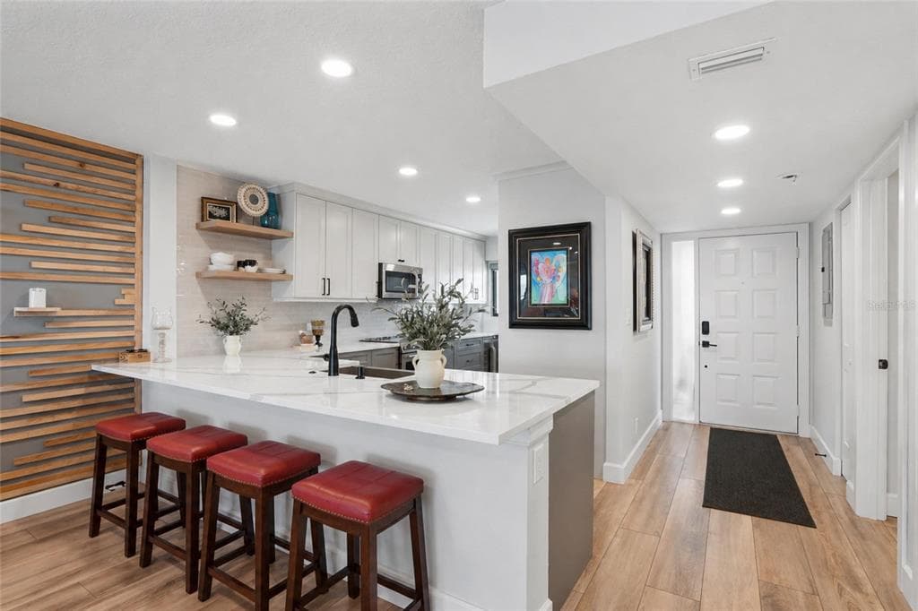 363 PINELLAS BAYWAY S 29 photo 13