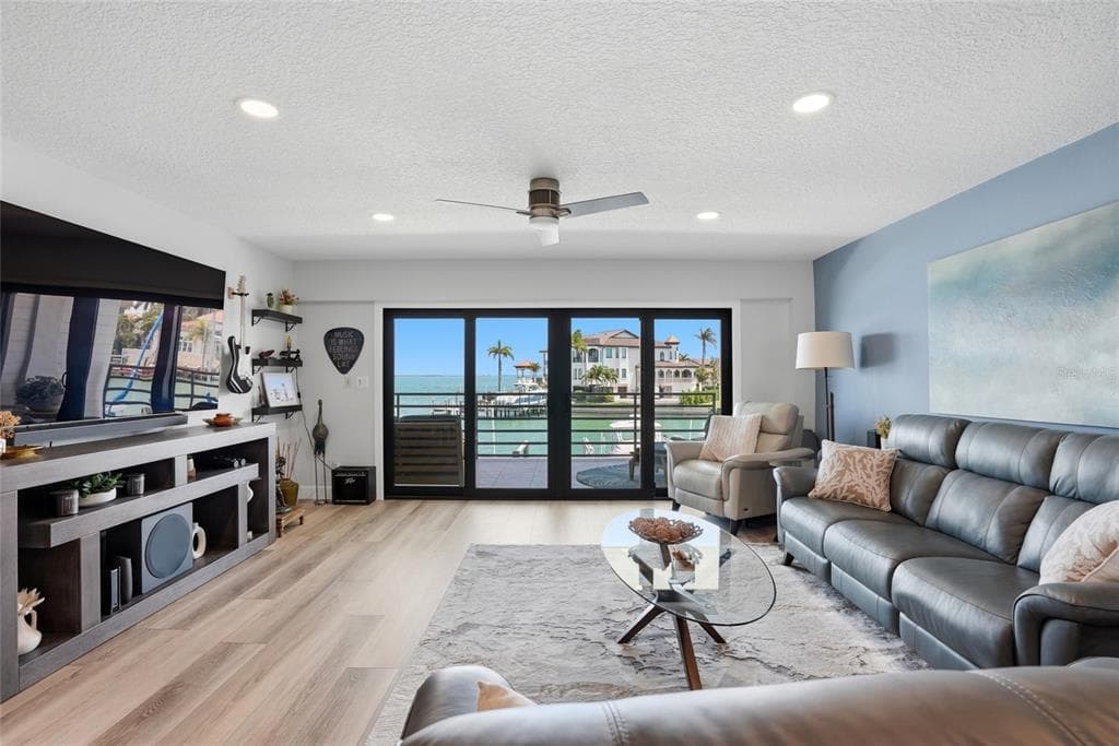 363 PINELLAS BAYWAY S 29 photo 8
