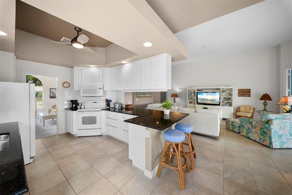 7687 ULIVA WAY photo 6