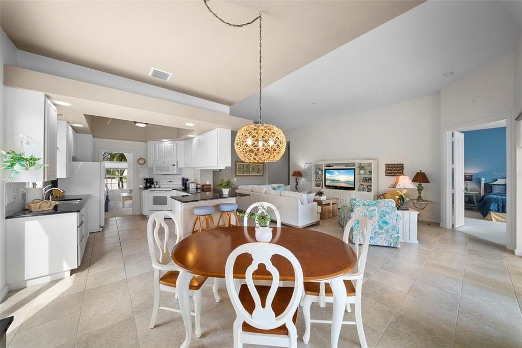 7687 ULIVA WAY photo 8
