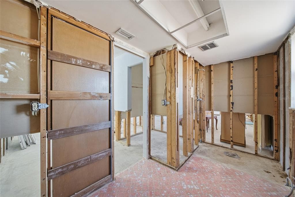 4 BELLEVUE DRIVE photo 17