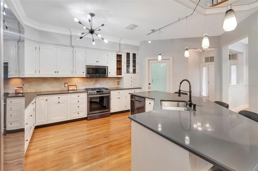 1215 LAKESHORE DRIVE photo 12