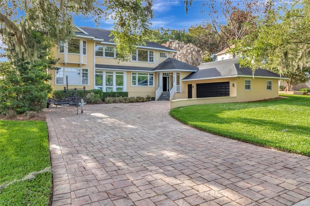 1215 LAKESHORE DRIVE 3