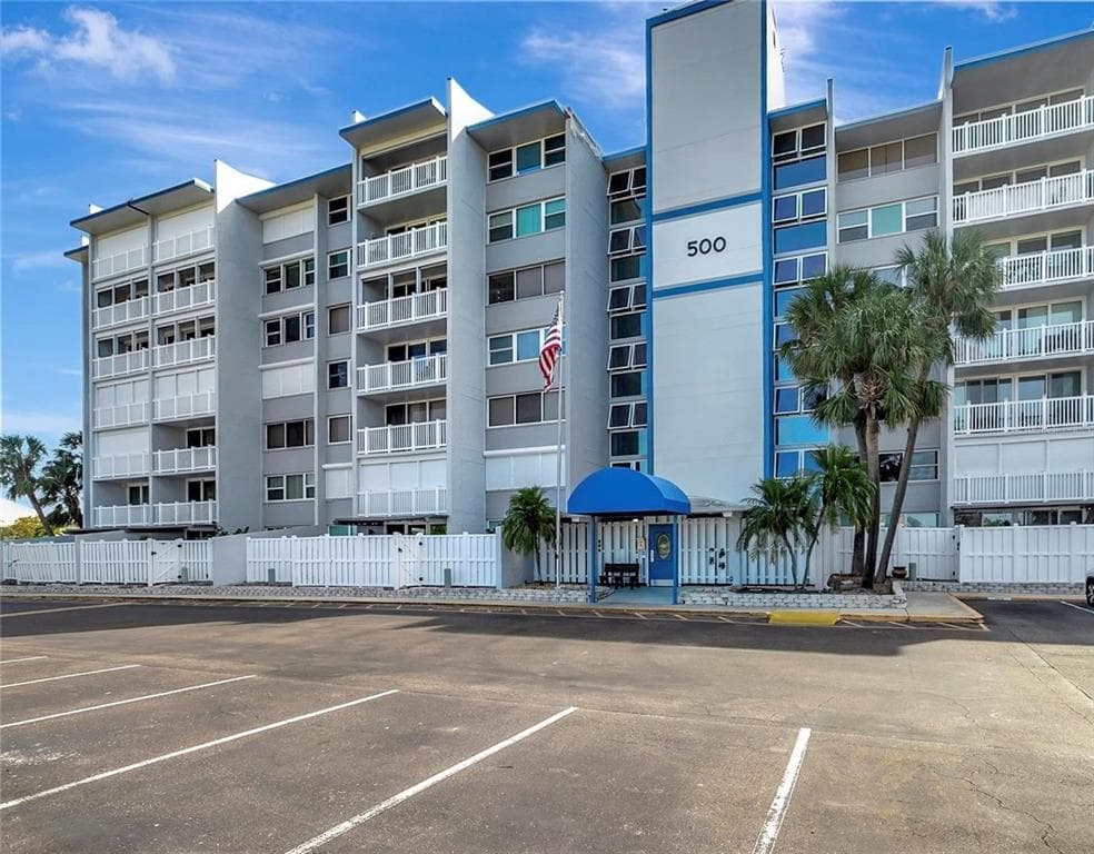 500 TREASURE ISLAND CAUSEWAY 308 photo 2