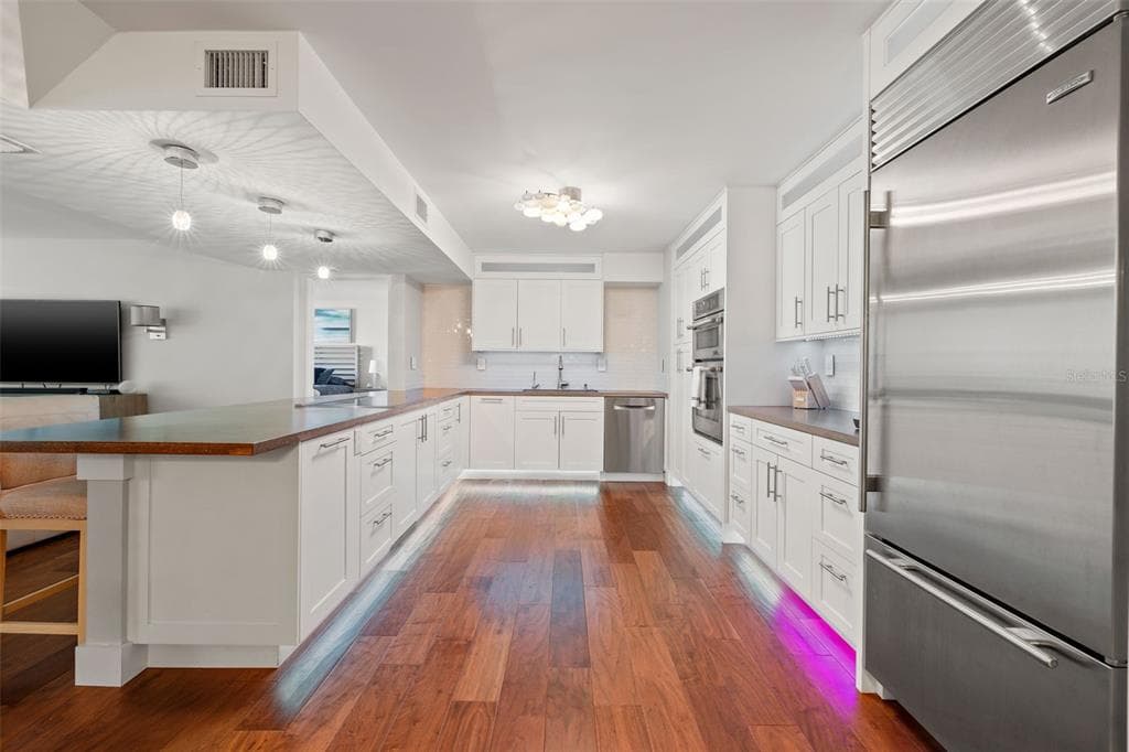 500 TREASURE ISLAND CAUSEWAY 308 photo 16