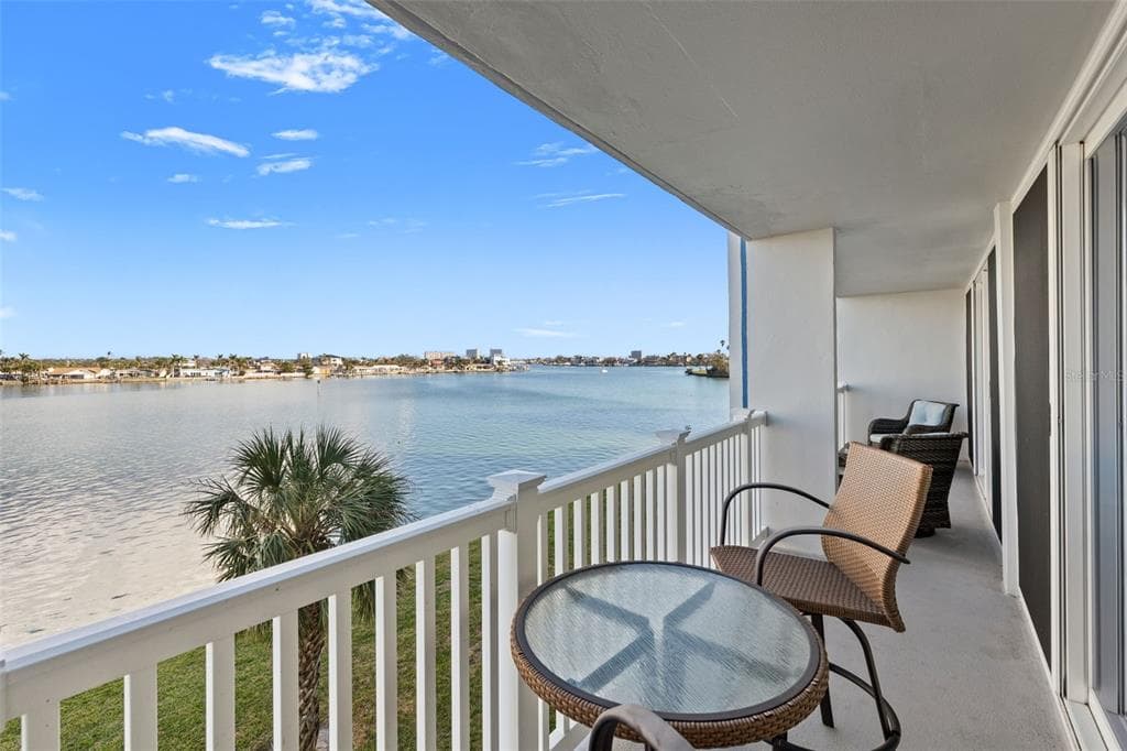 500 TREASURE ISLAND CAUSEWAY 308 photo 3