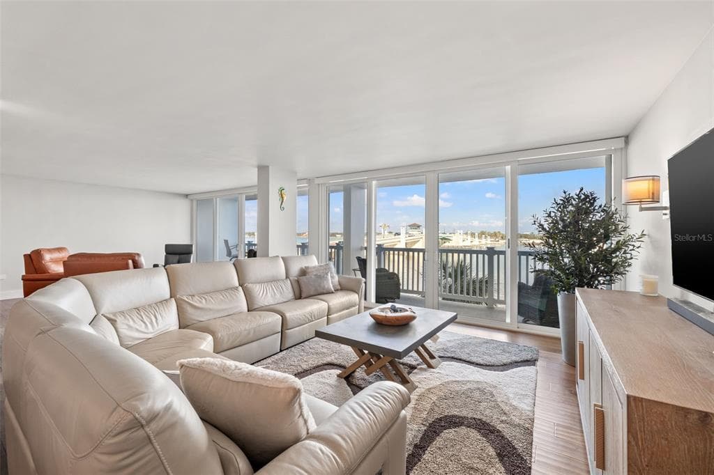500 TREASURE ISLAND CAUSEWAY 308 photo 18