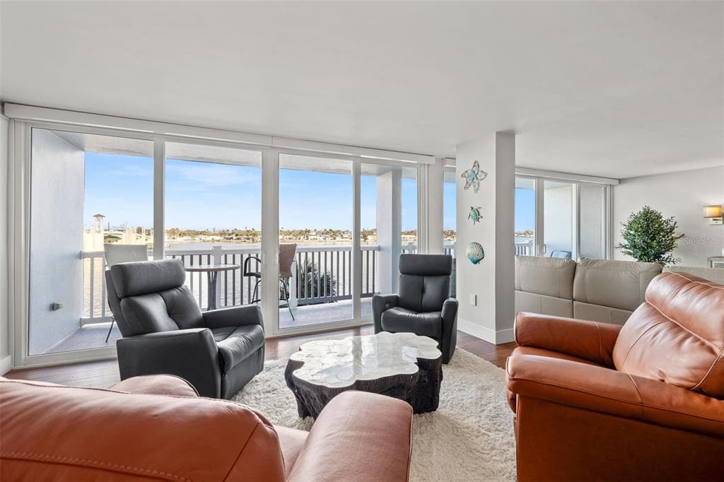 500 TREASURE ISLAND CAUSEWAY 308 photo 4