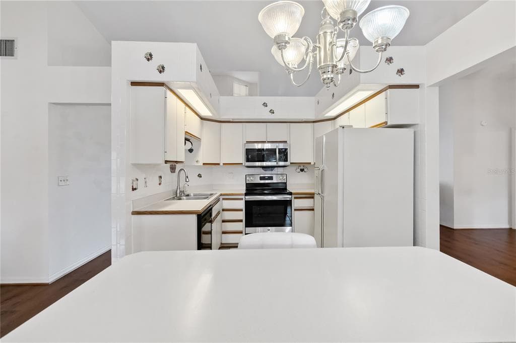 9835 LAKESHORE DRIVE photo 10