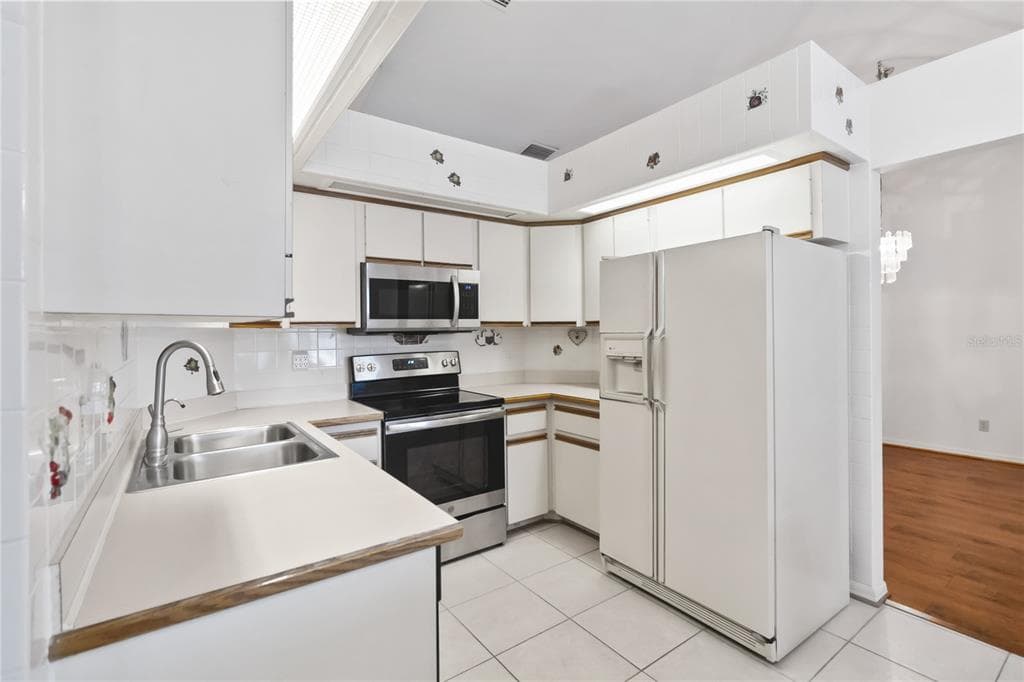 9835 LAKESHORE DRIVE photo 11