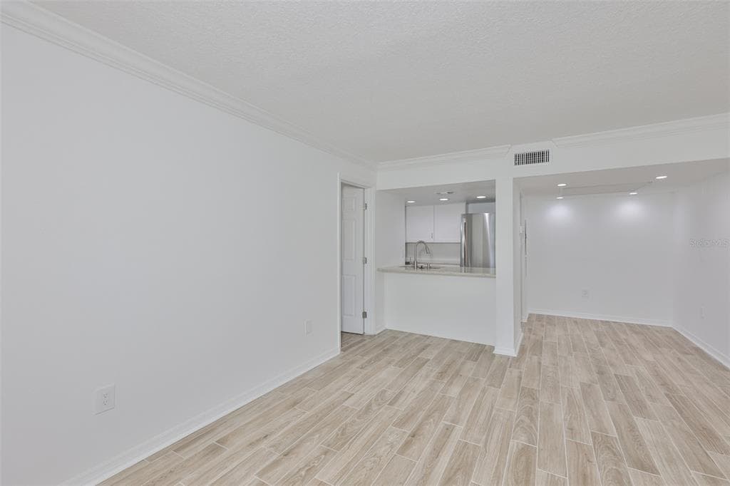 4736 JASPER DR 103 photo 8