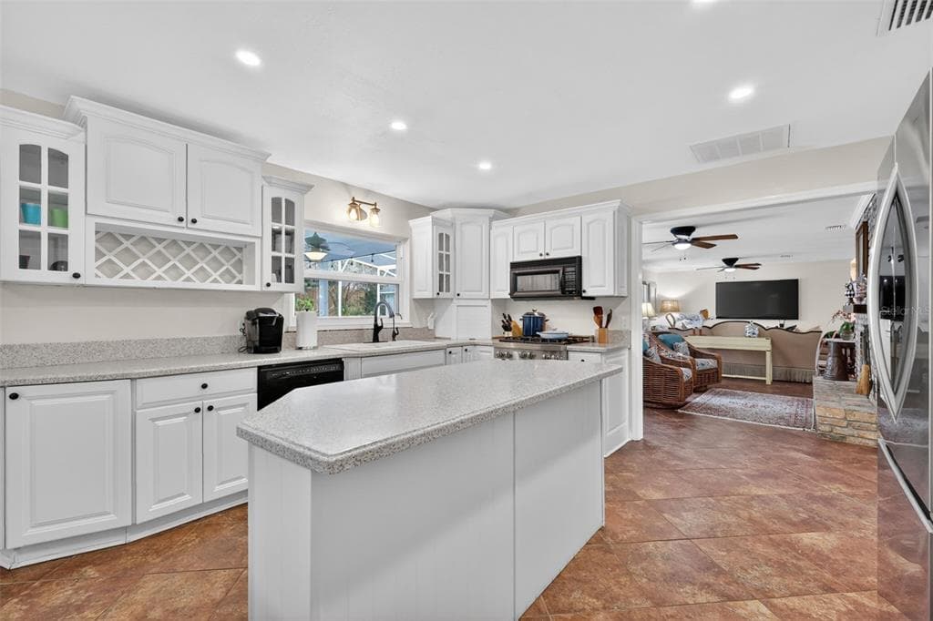 1735 LAKESHORE DRIVE photo 23