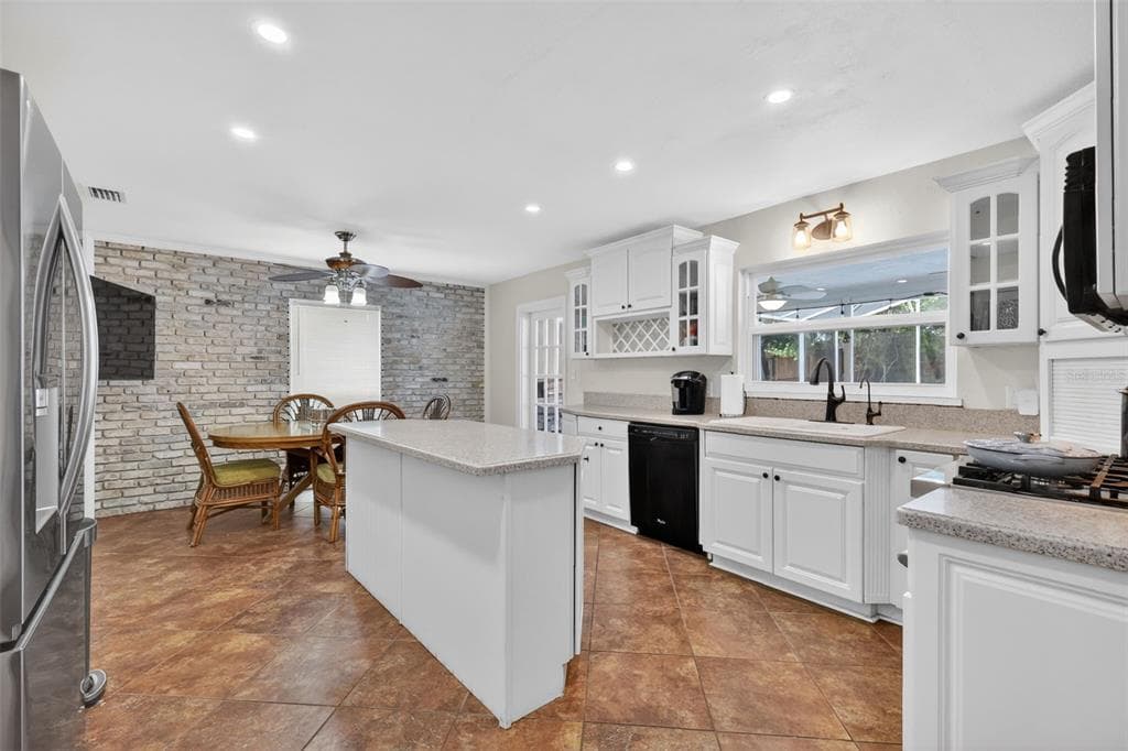 1735 LAKESHORE DRIVE photo 20
