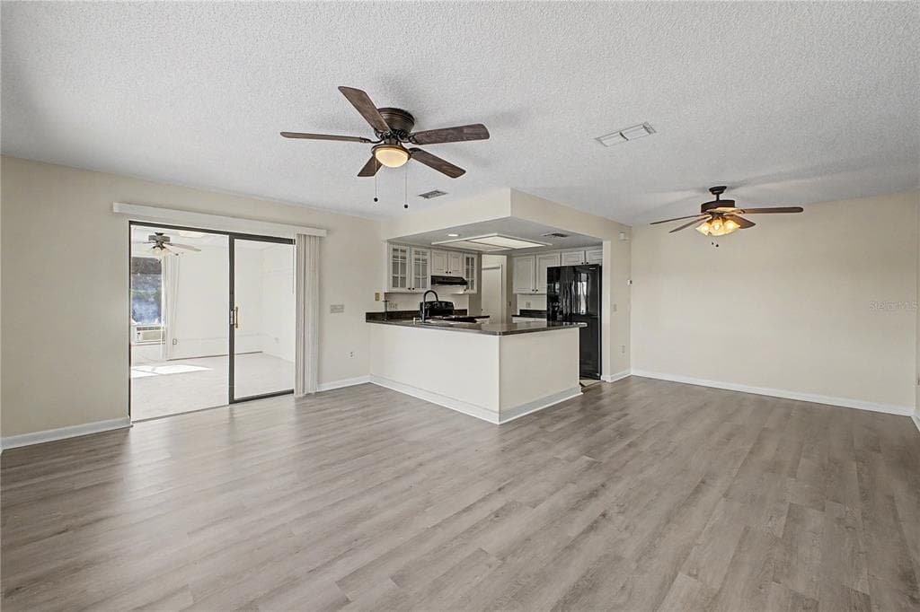 1358 IVYDALE ROAD photo 13