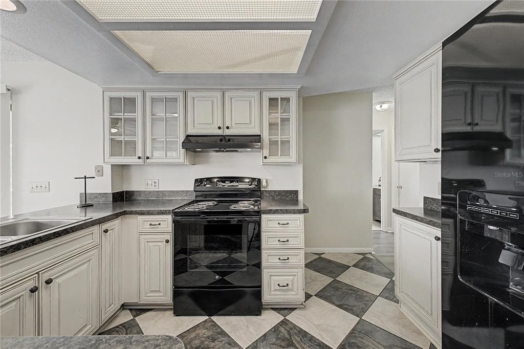 1358 IVYDALE ROAD photo 19