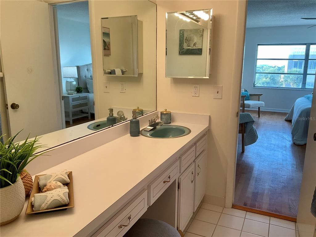 100 BLUFF VIEW DRIVE 308A photo 18