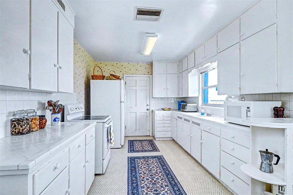 18206 SUNSET BOULEVARD photo 23