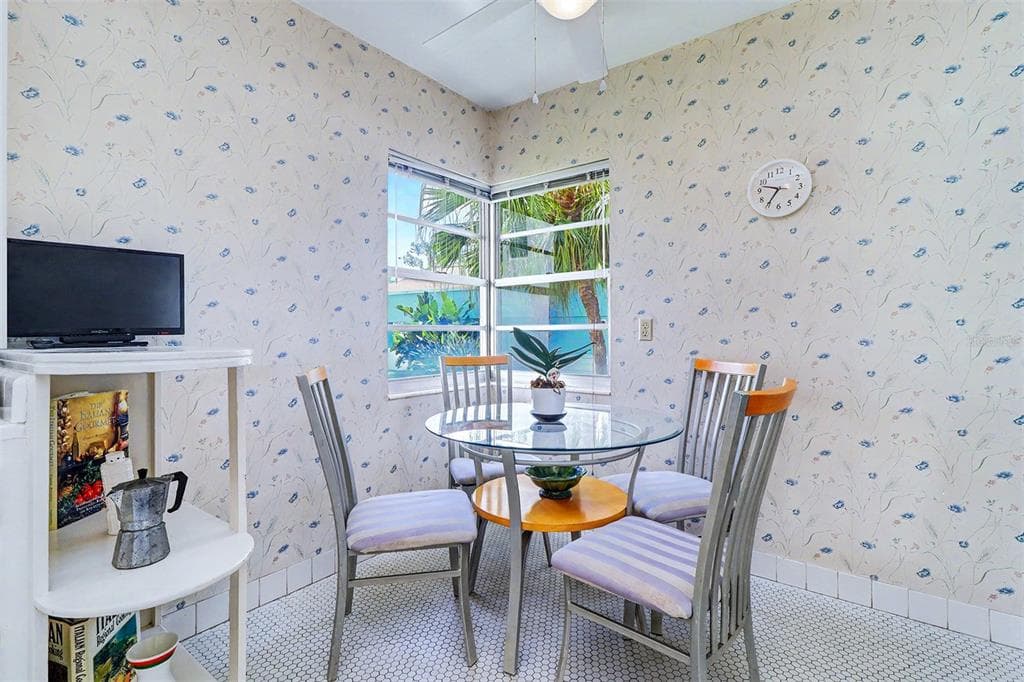 18206 SUNSET BOULEVARD photo 25