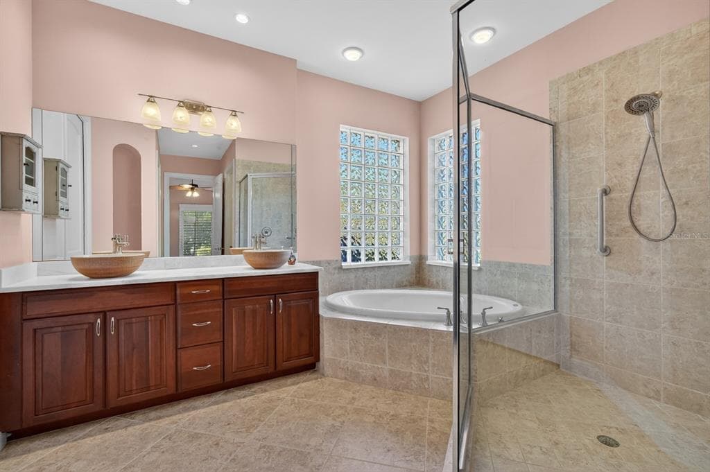 40 CASA BELLA CIRCLE 1101 photo 22