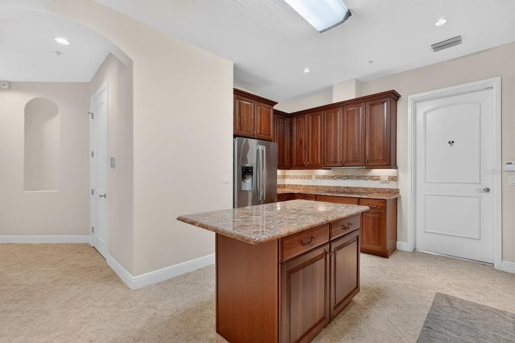 40 CASA BELLA CIRCLE 1101 photo 15