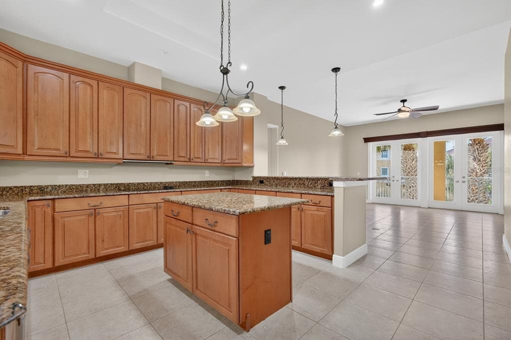 40 CASA BELLA CIRCLE 1102 photo 16