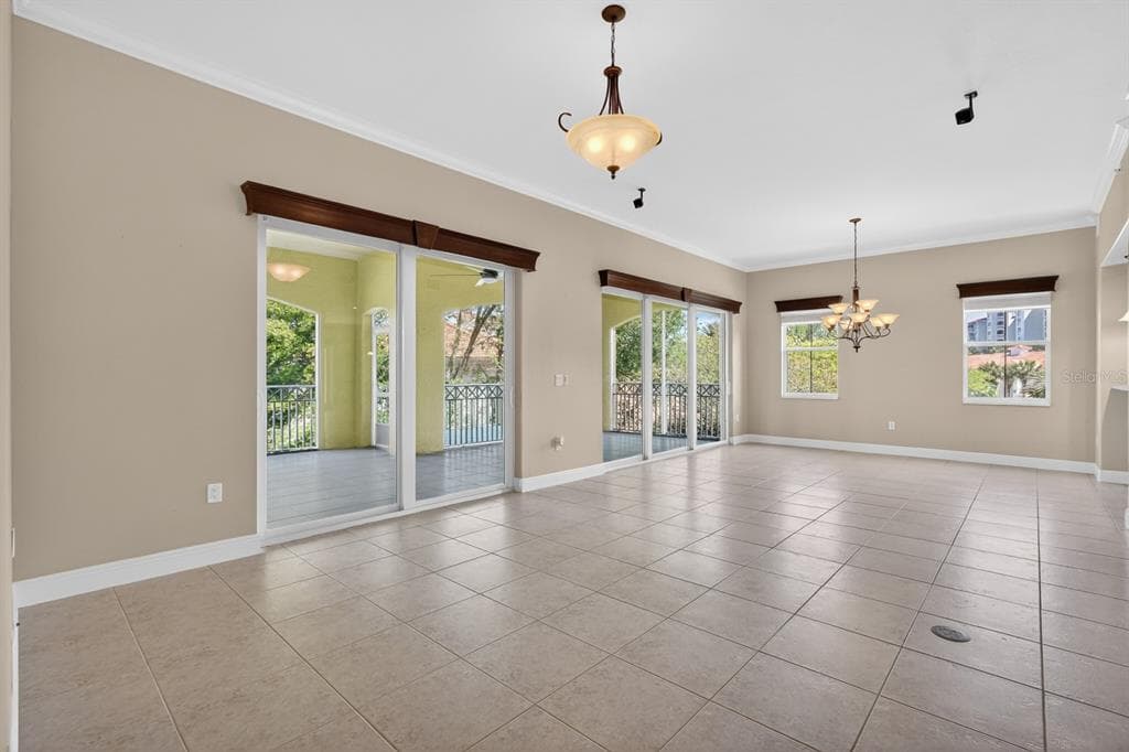 40 CASA BELLA CIRCLE 1102 photo 10