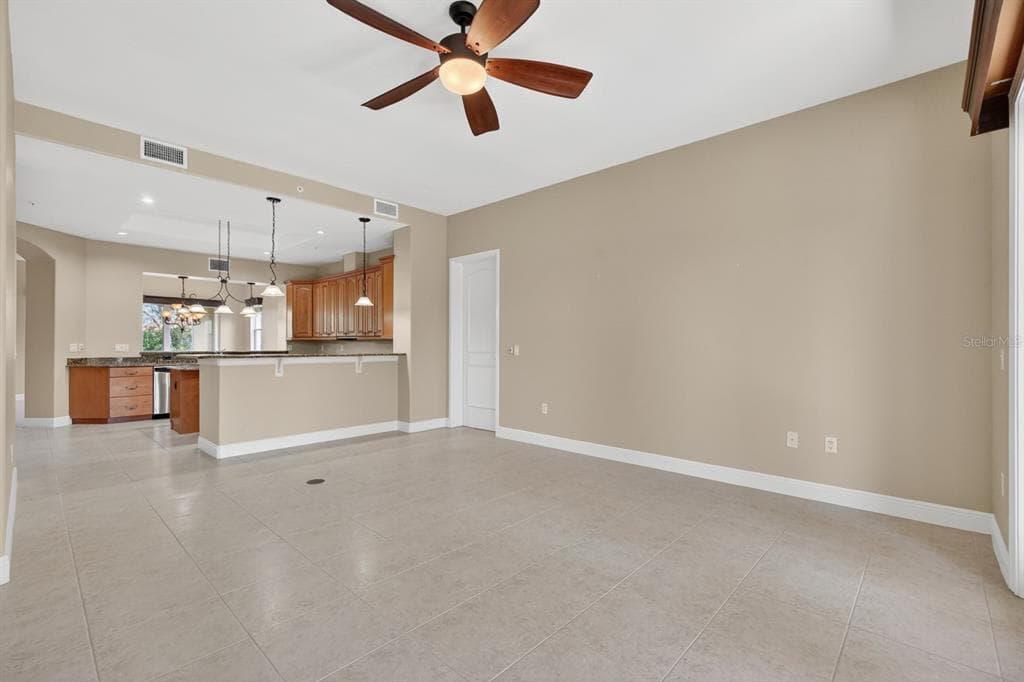 40 CASA BELLA CIRCLE 1102 photo 15
